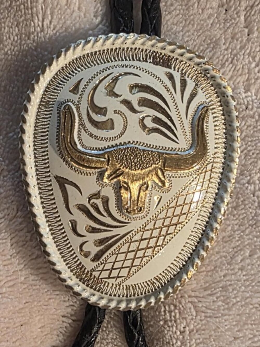 Vintage Metal Bolo Tie, Nice Longhorn Bull, Cow, White and Brass,